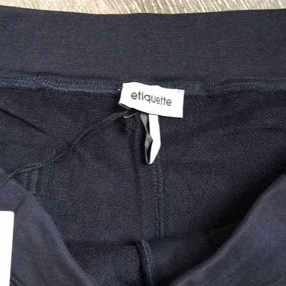 Etiquette - Picture 5 of 14